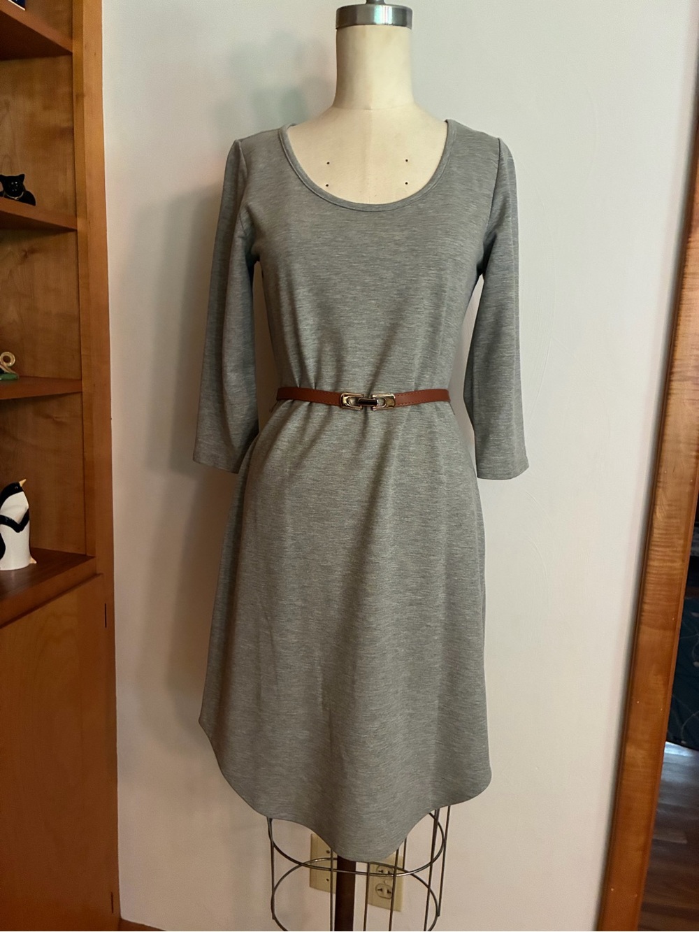 Nina Leonard Heather Gray Scoop-Neck 3/4 Sleeve Dress Adjustable Belt Gold Tone